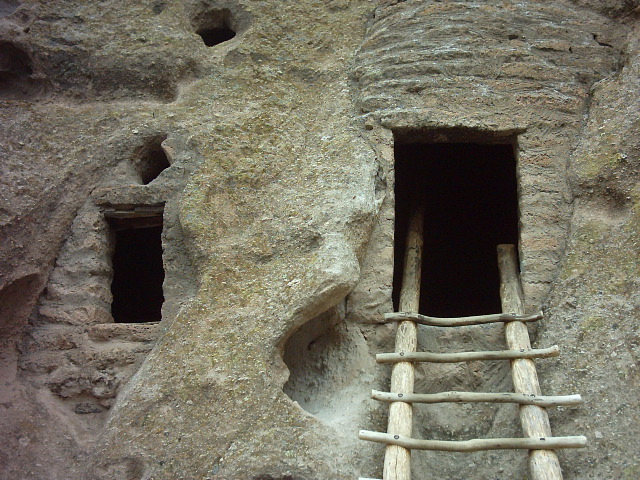 A cliff dwelling that was probably a kiva